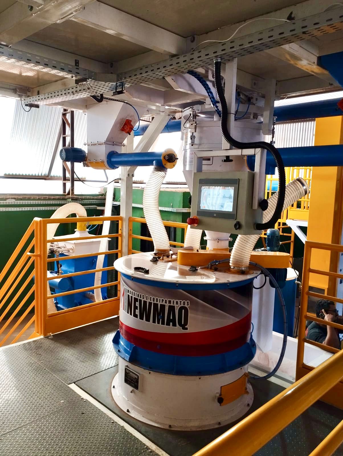 Detalhe de equipamento de revestimento de sementes NEWMAQ