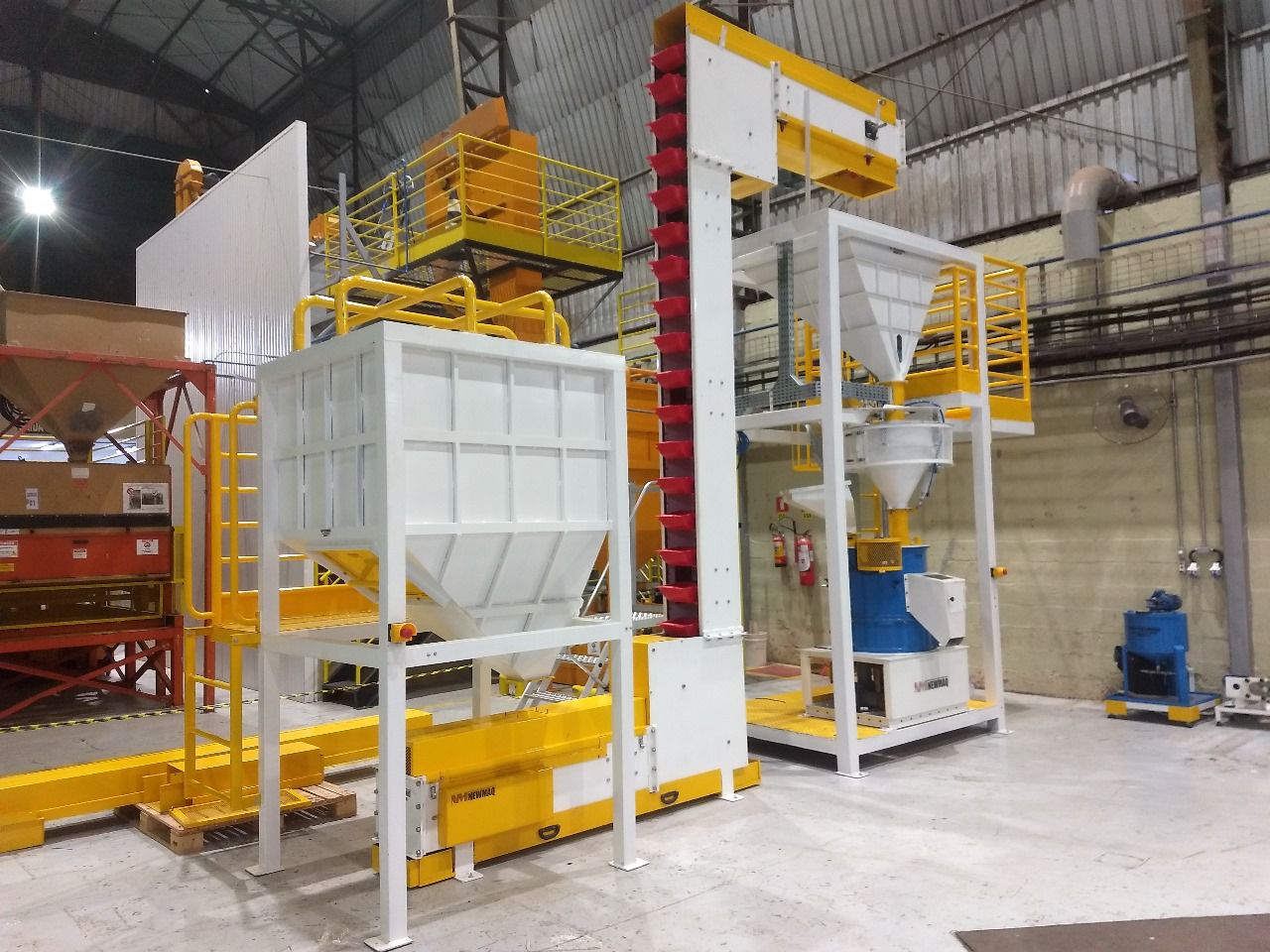 Equipamento de tratamento de sementes NEWMAQ vista lateral